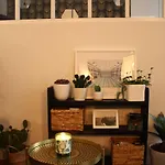 Bright And Comfortable Studio In Montmartre